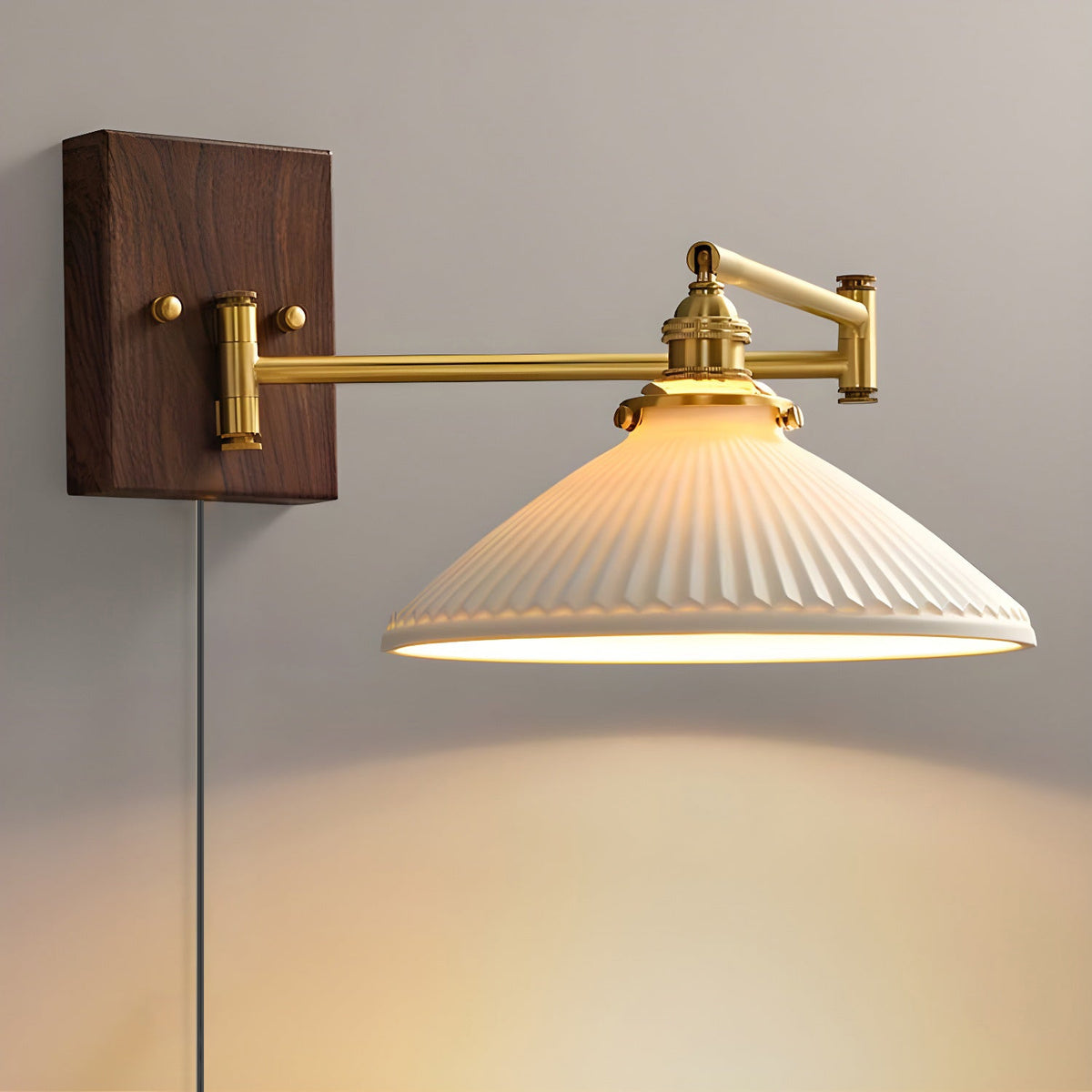 Plug-in-væglampe med keramisk geometri