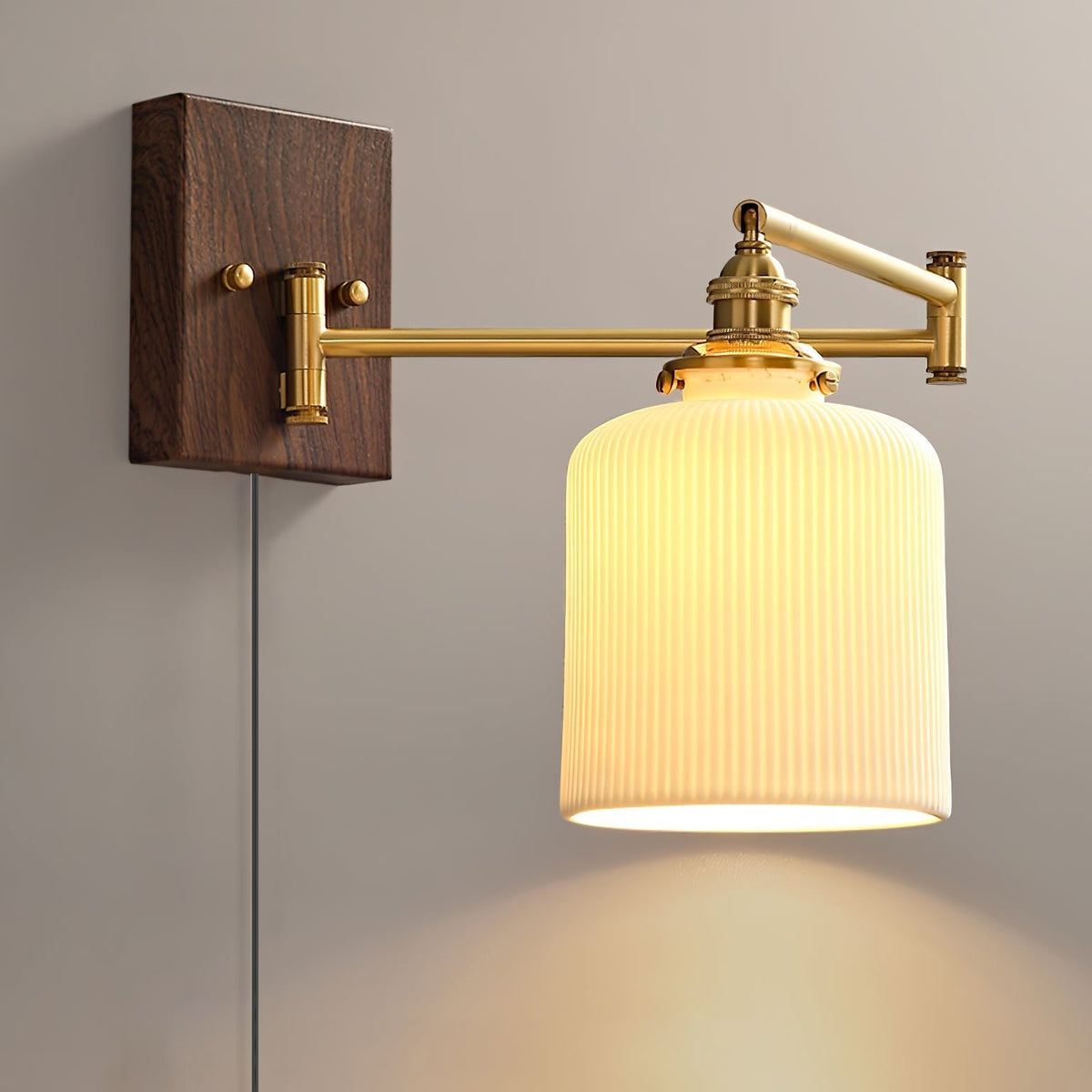 Plug-in-væglampe med keramisk geometri