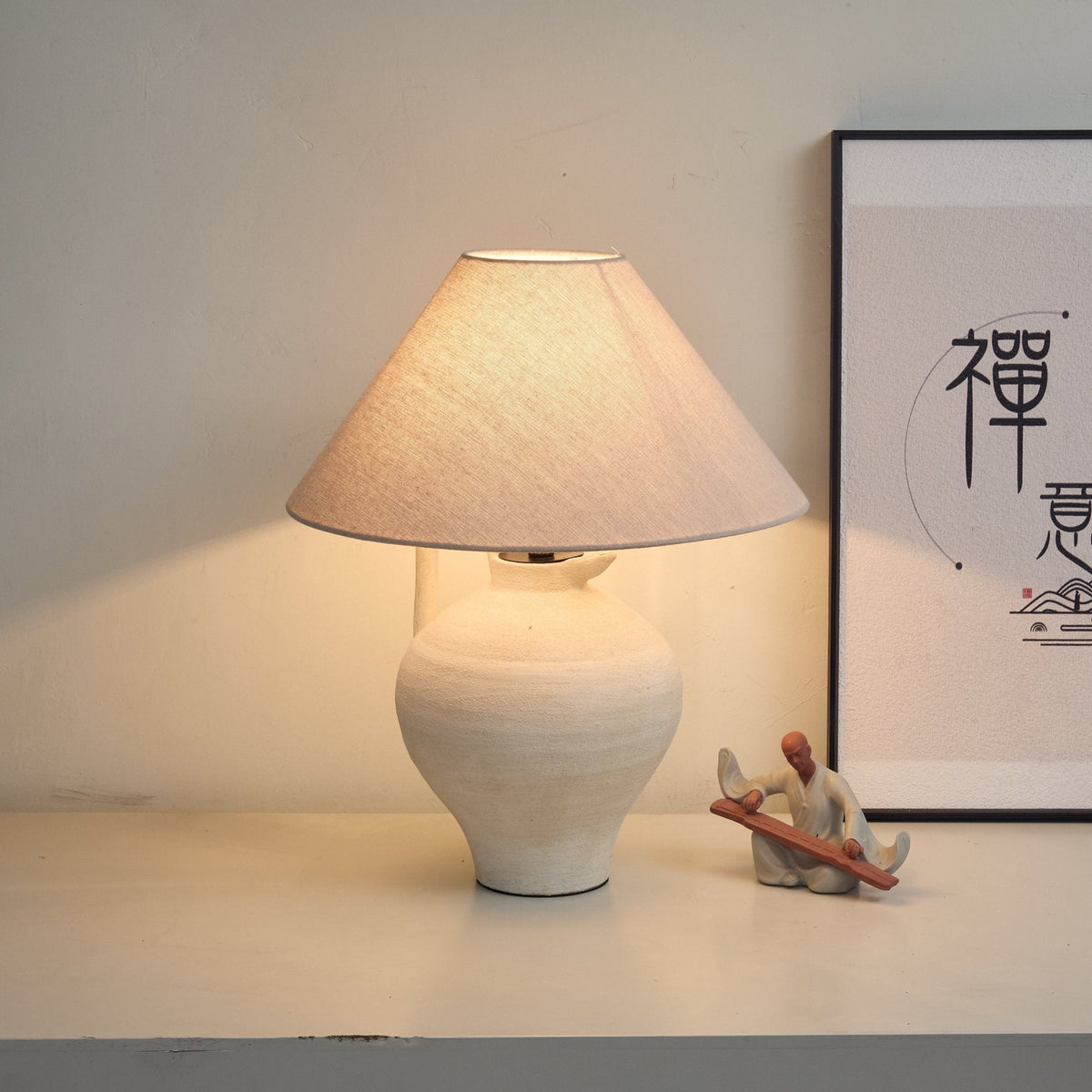 Bordlampe formet som en keramikkande