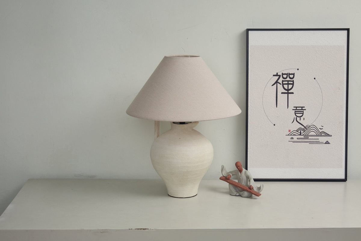 Bordlampe formet som en keramikkande
