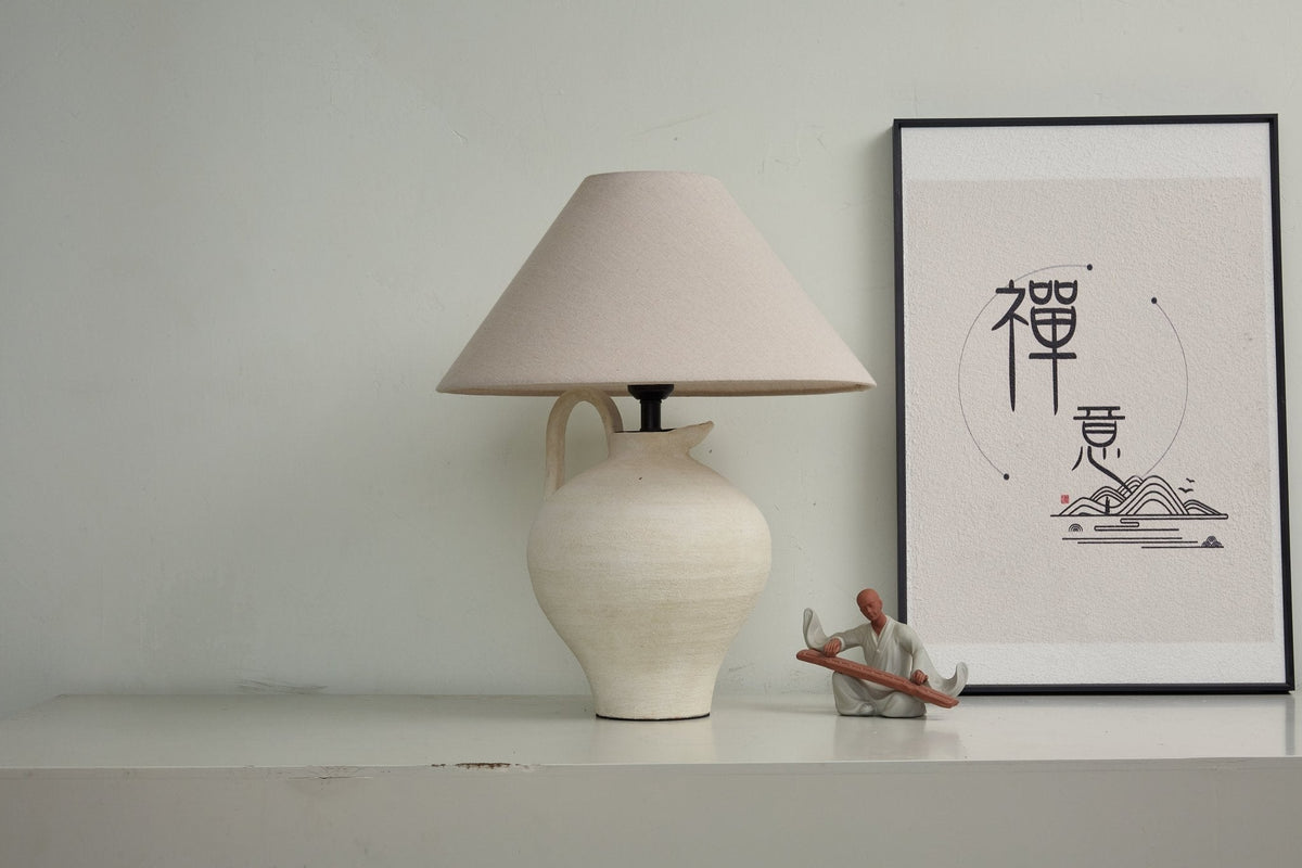 Bordlampe formet som en keramikkande