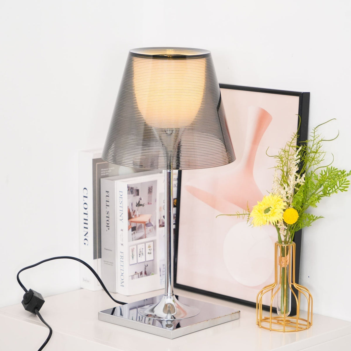 Bravon bordlampe i plast