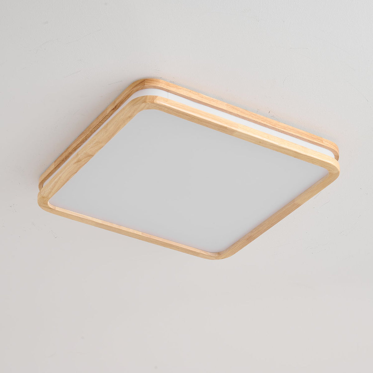 Nysilos moderne minimalistisk loftslampe i træ