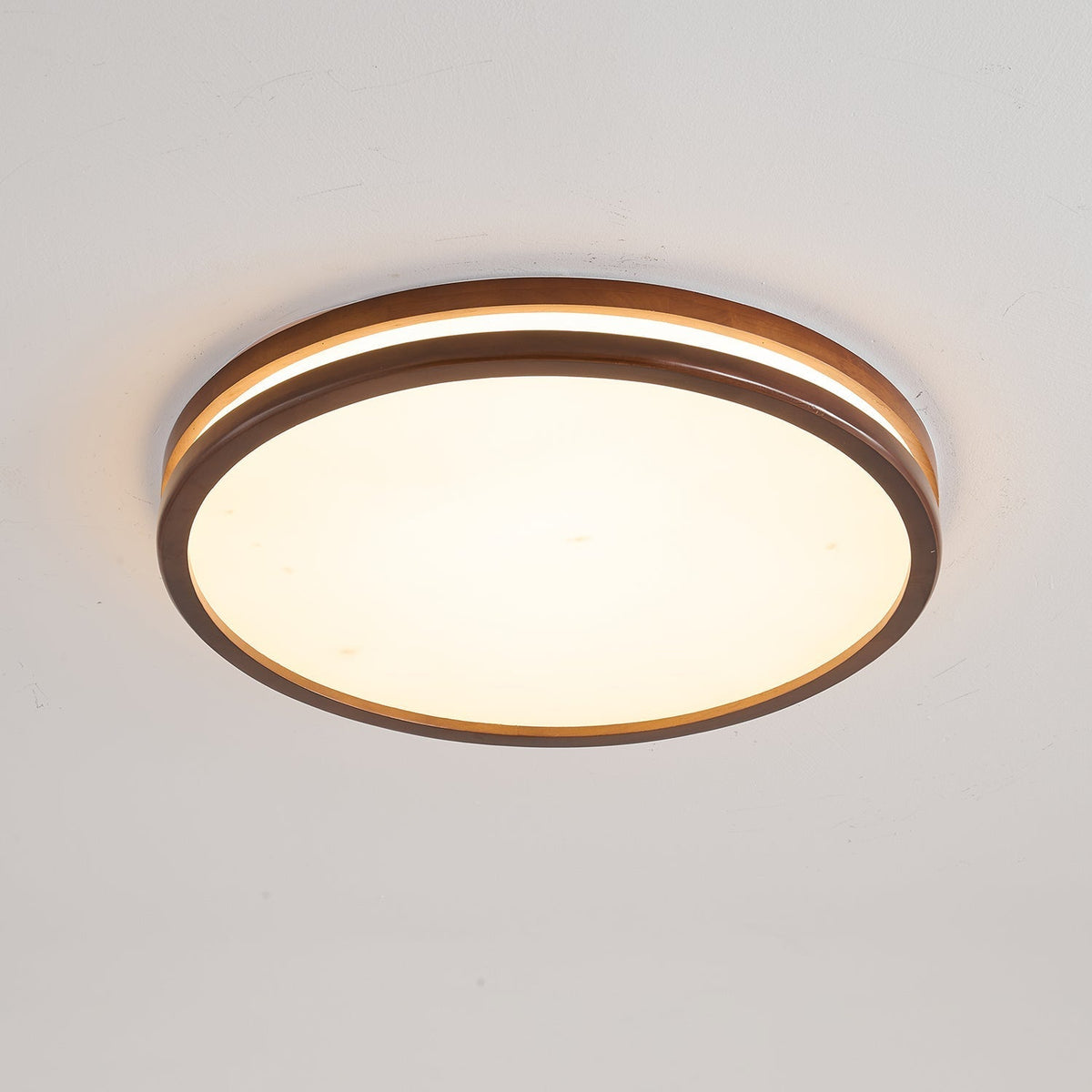 Nysilos moderne minimalistisk loftslampe i træ