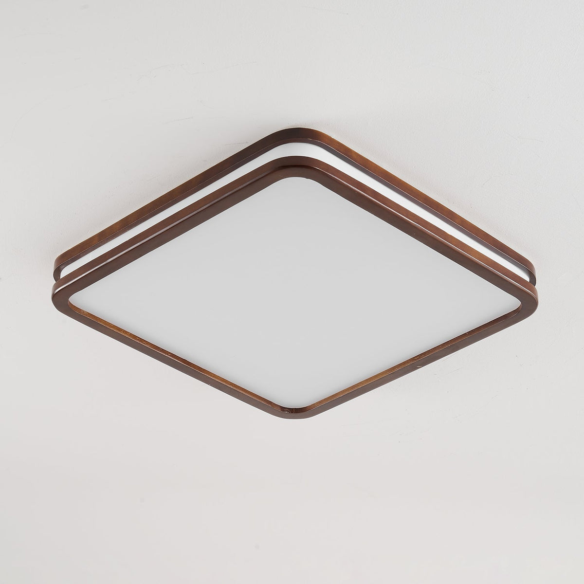 Nysilos moderne minimalistisk loftslampe i træ