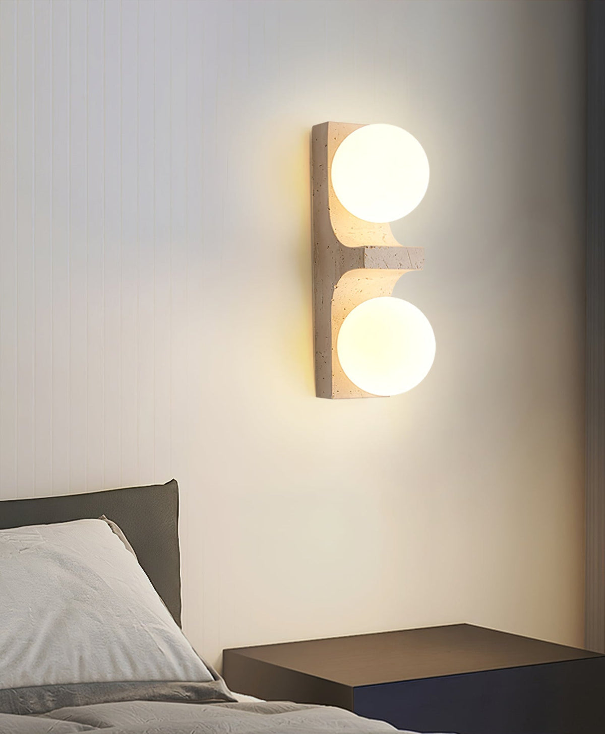 Vägglampa i travertin Umiren