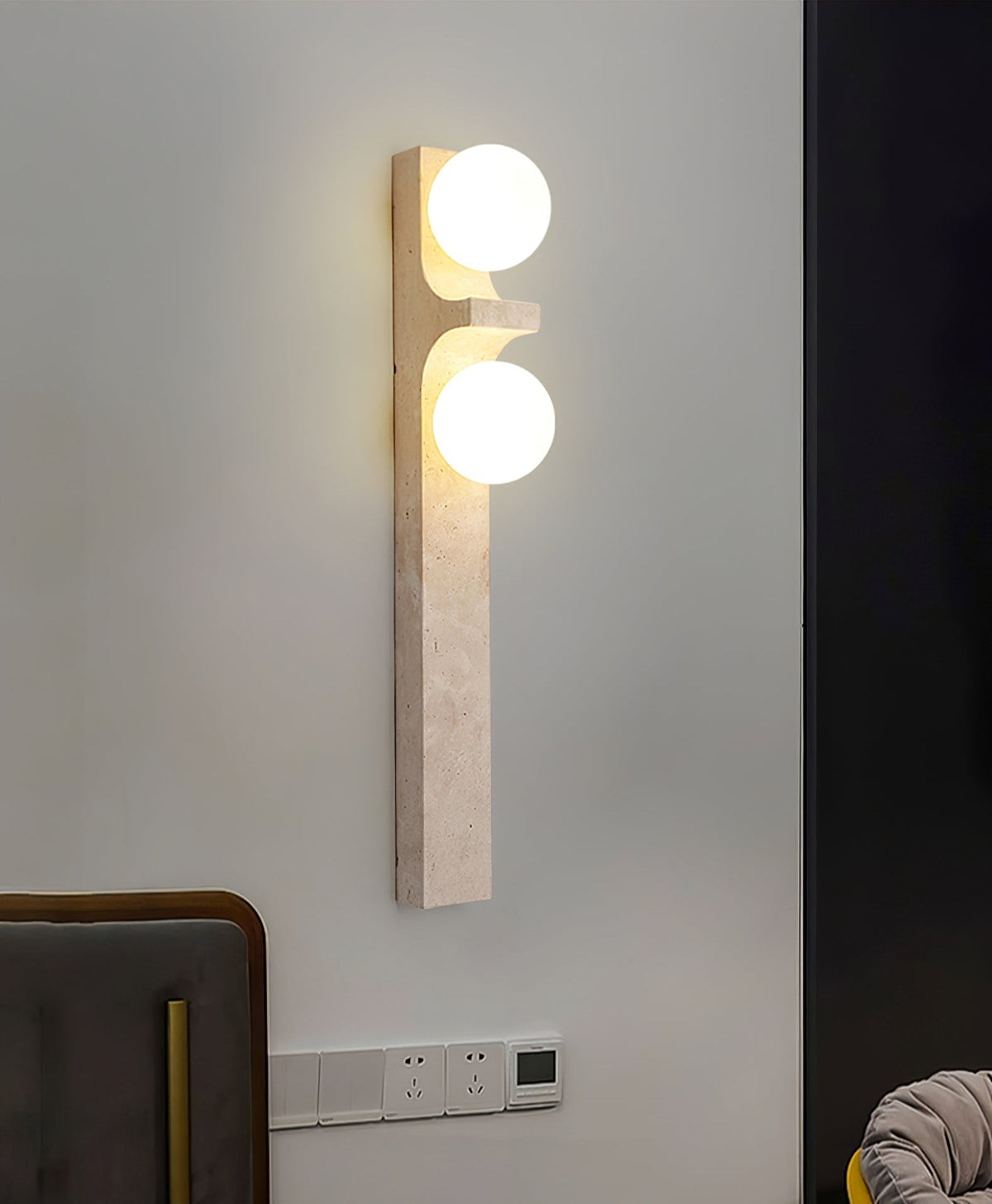 Vägglampa i travertin Umiren