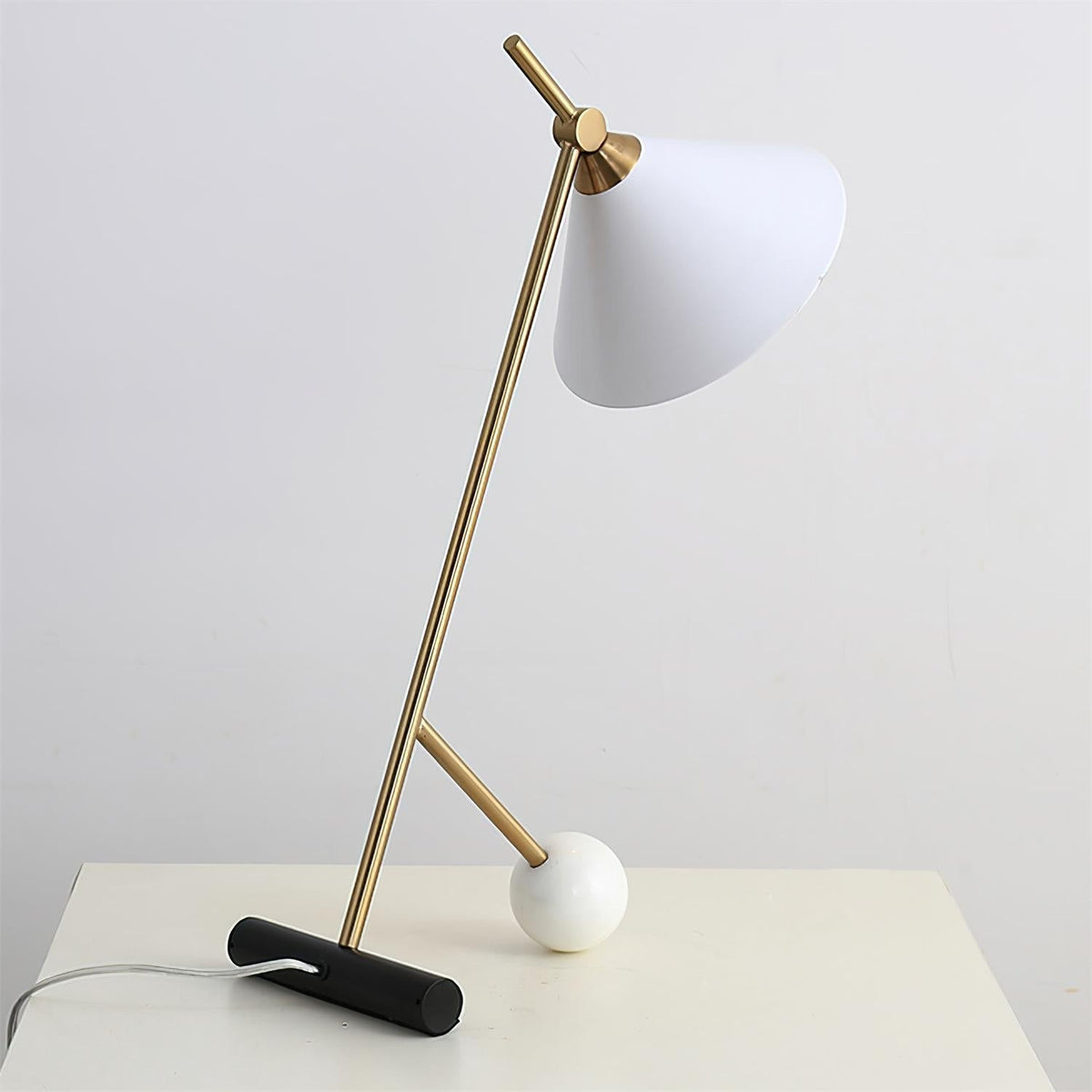 Avelo geometrisk bordlampe i marmor
