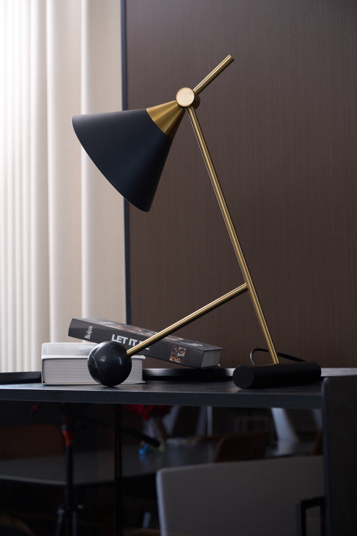Avelo geometrisk bordlampe i marmor