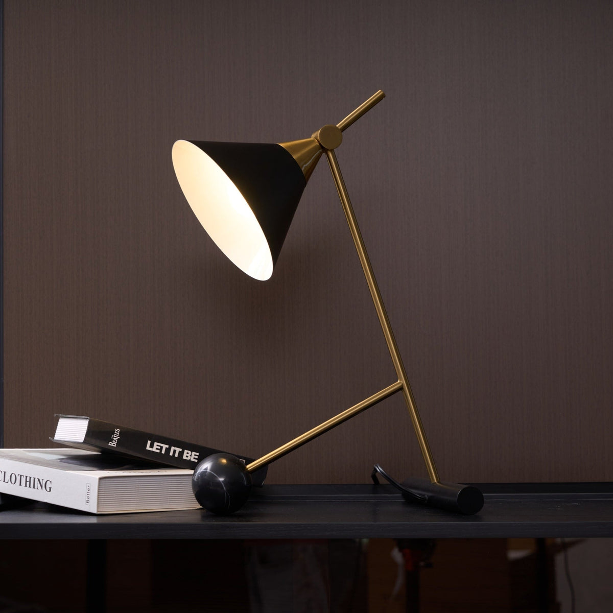 Avelo geometrisk bordlampe i marmor