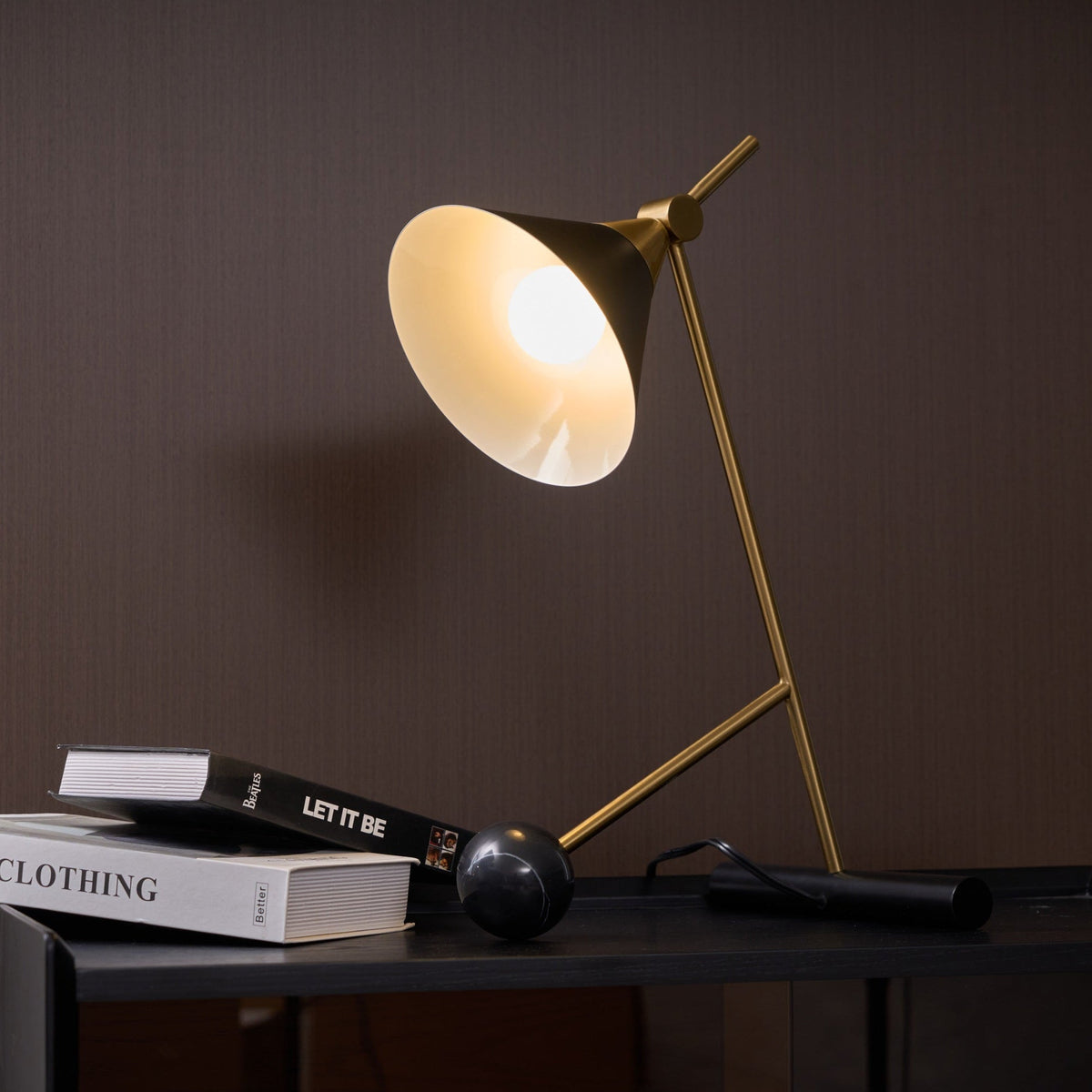 Avelo geometrisk bordlampe i marmor