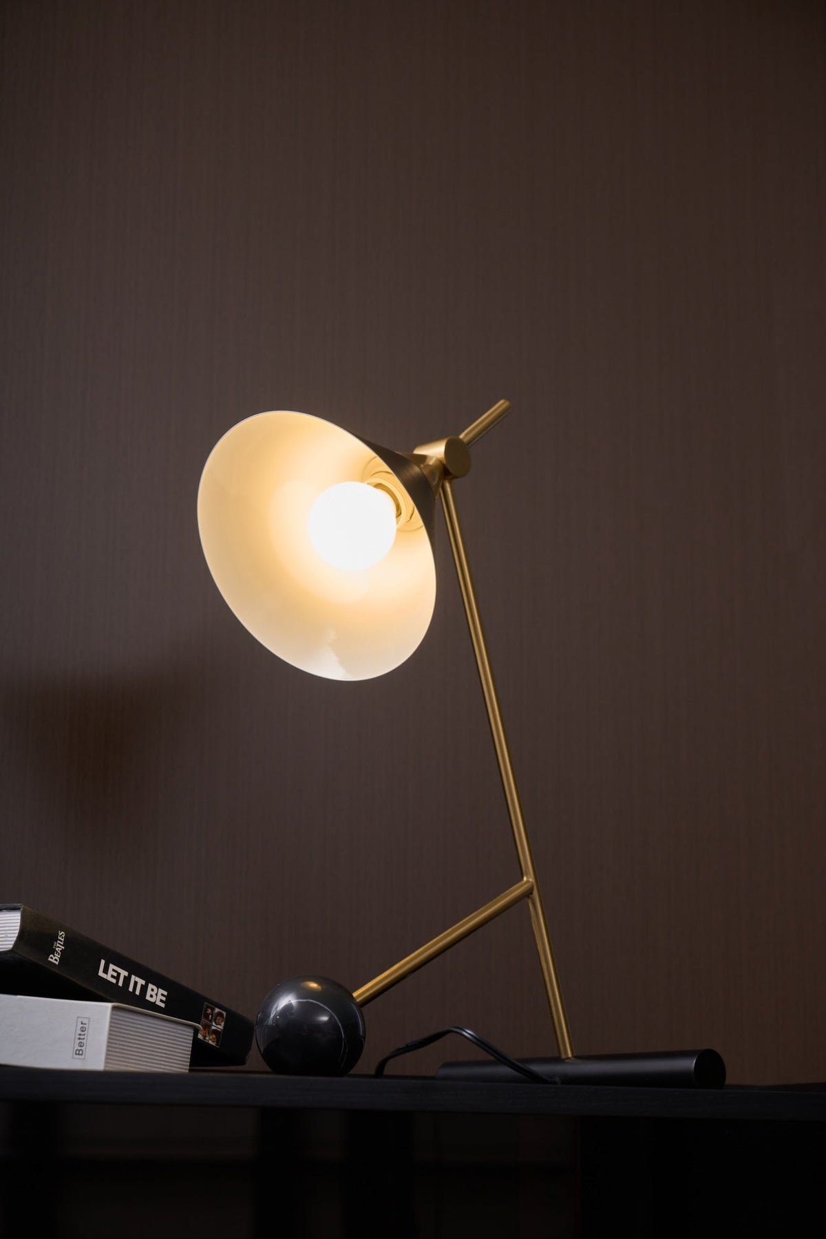Avelo geometrisk bordlampe i marmor