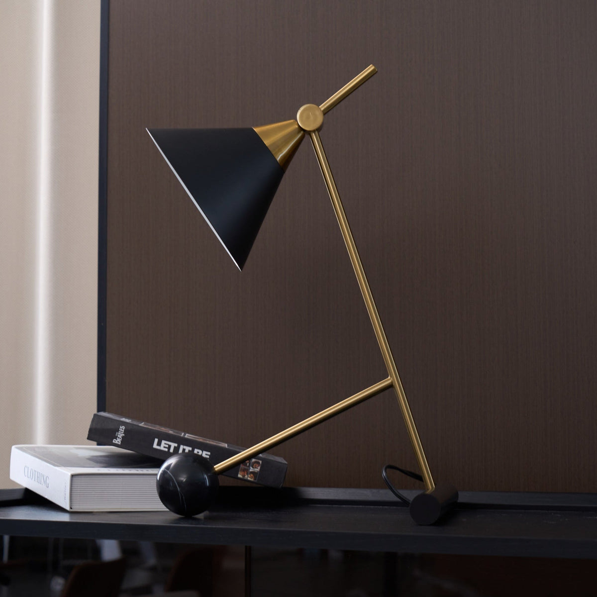 Avelo geometrisk bordlampe i marmor