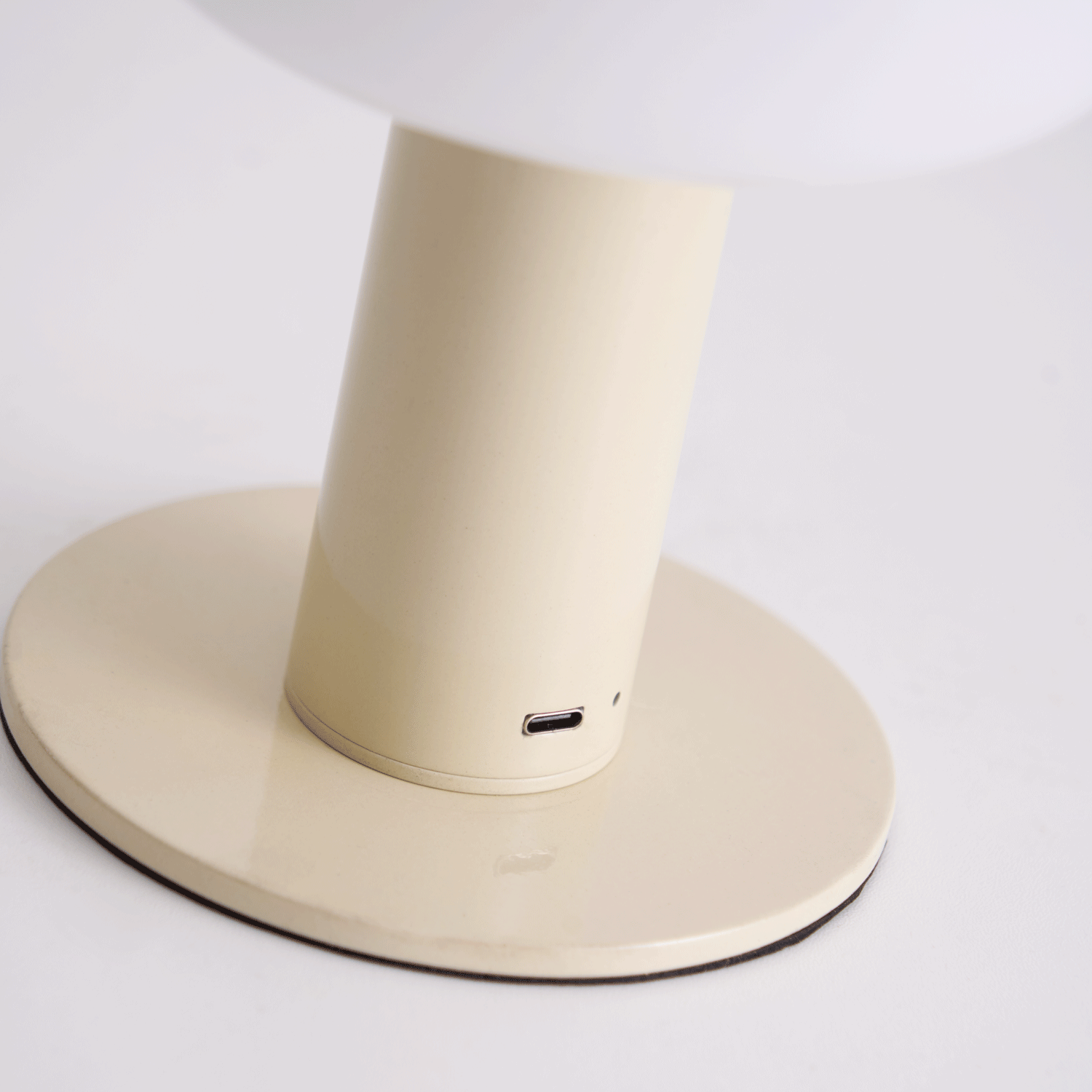 Avenaella moderne bordlampe