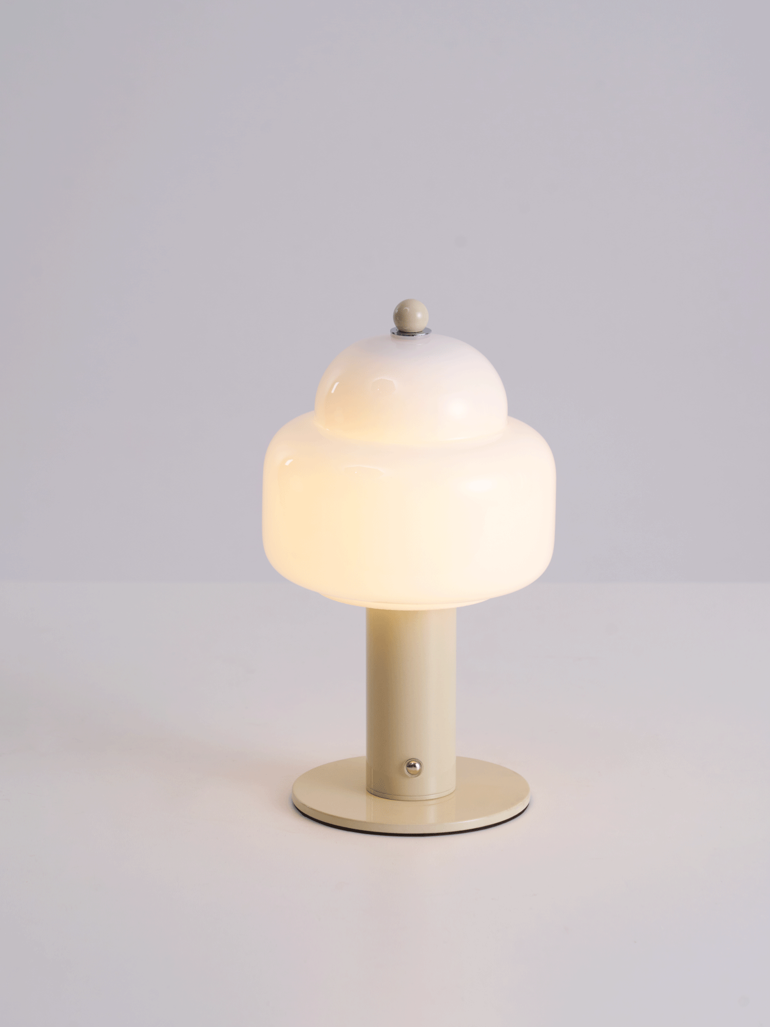 Avenaella moderne bordlampe