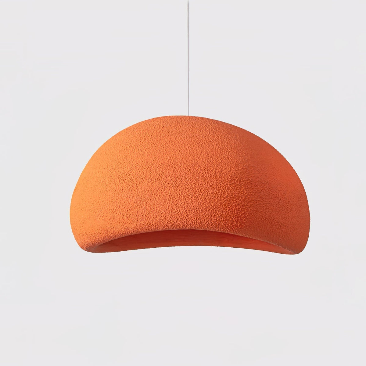 Selineria pendellampa med molnformad swag-design i wabi-sabi-stil