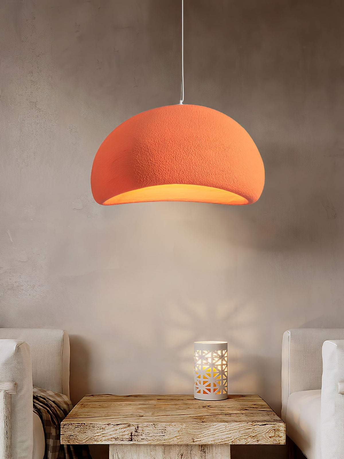 Selineria pendellampa med molnformad swag-design i wabi-sabi-stil