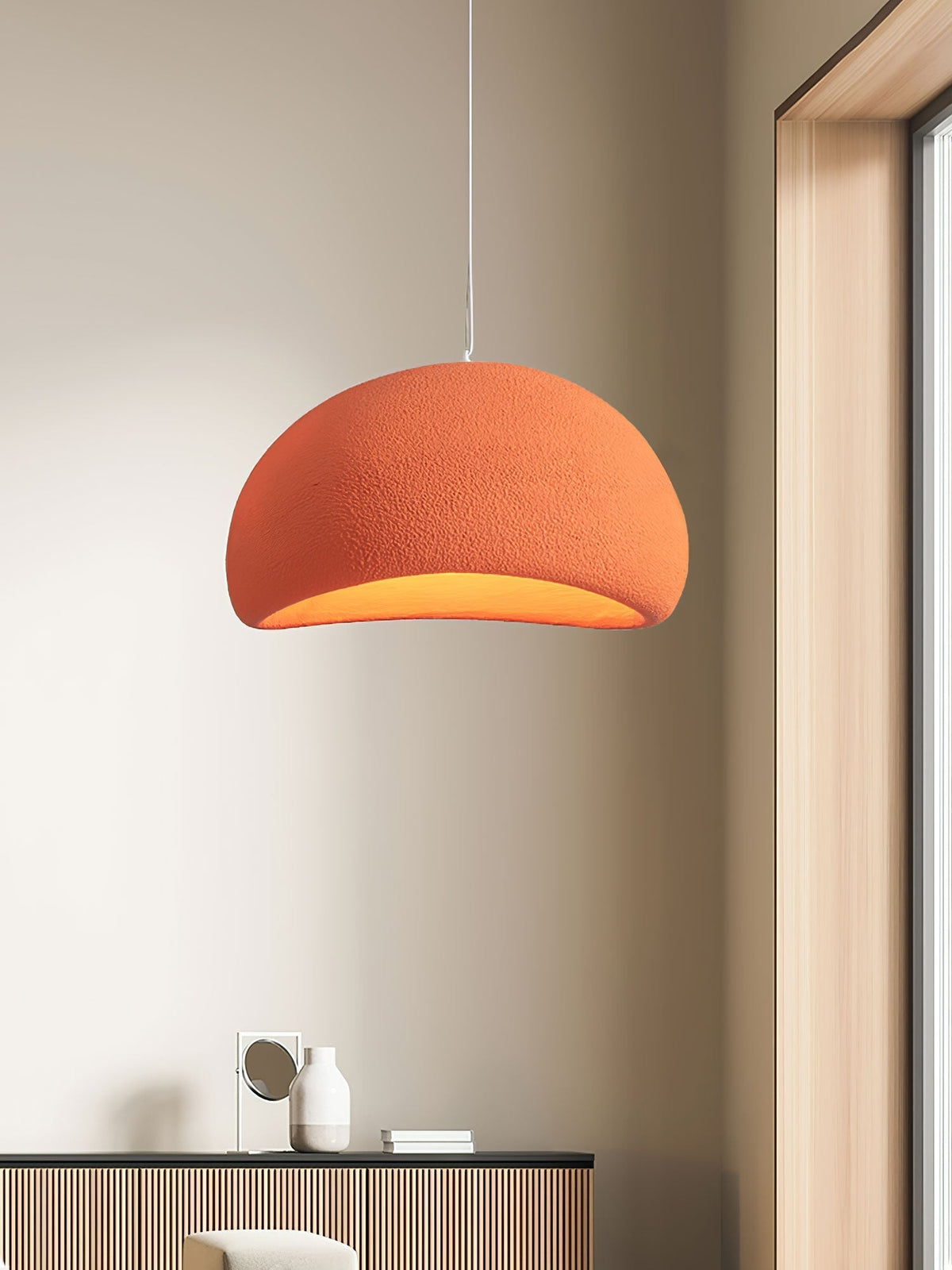 Selineria pendellampa med molnformad swag-design i wabi-sabi-stil