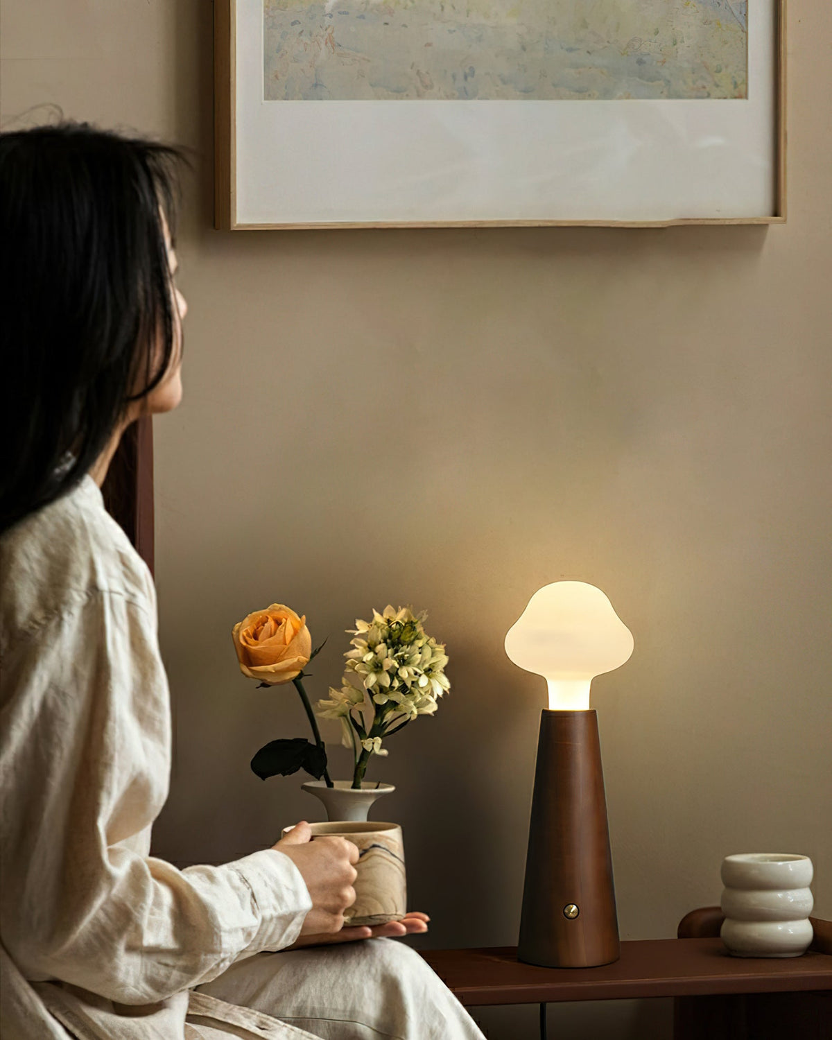 Mushio-bordlampe i træ med sky