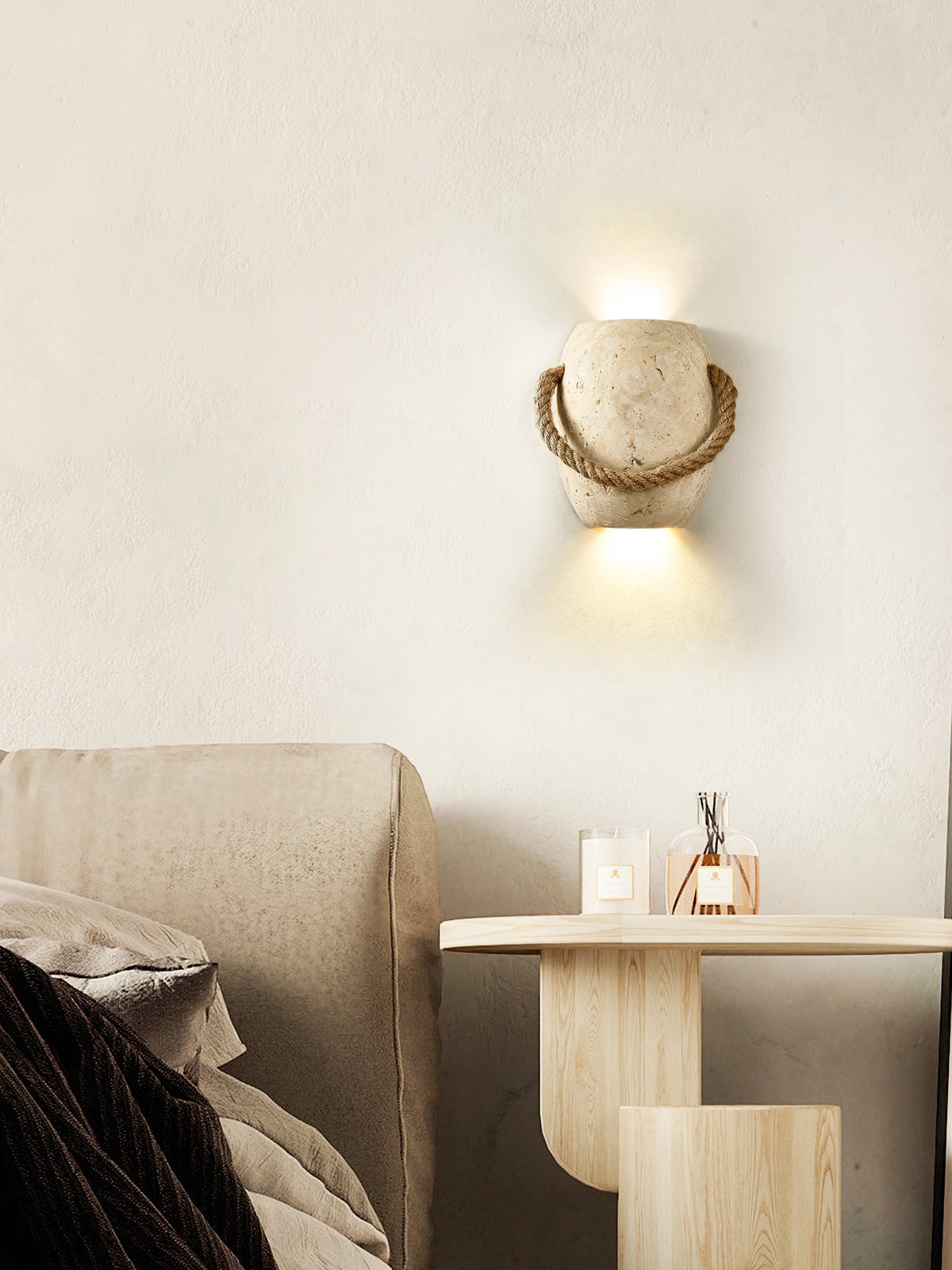 Kustinspirerad vägglampa med rep och sten