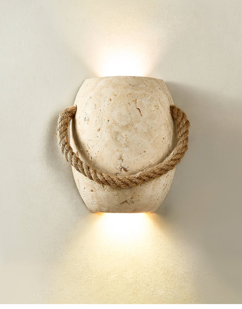 Kustinspirerad vägglampa med rep och sten