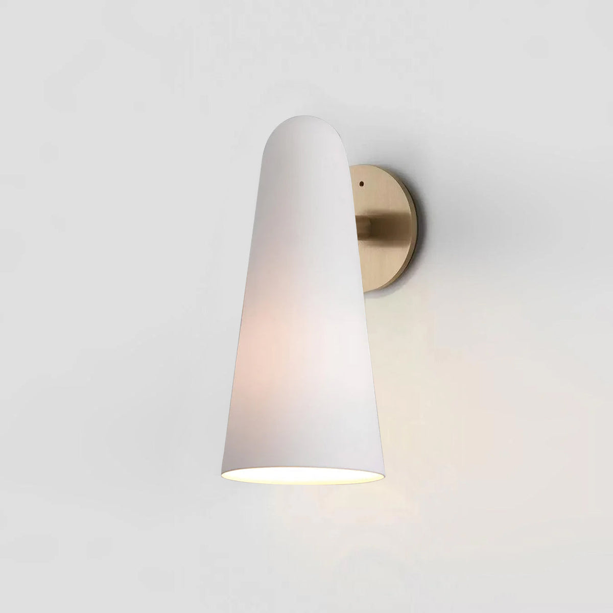 Lioririella konisk glasvägglampa
