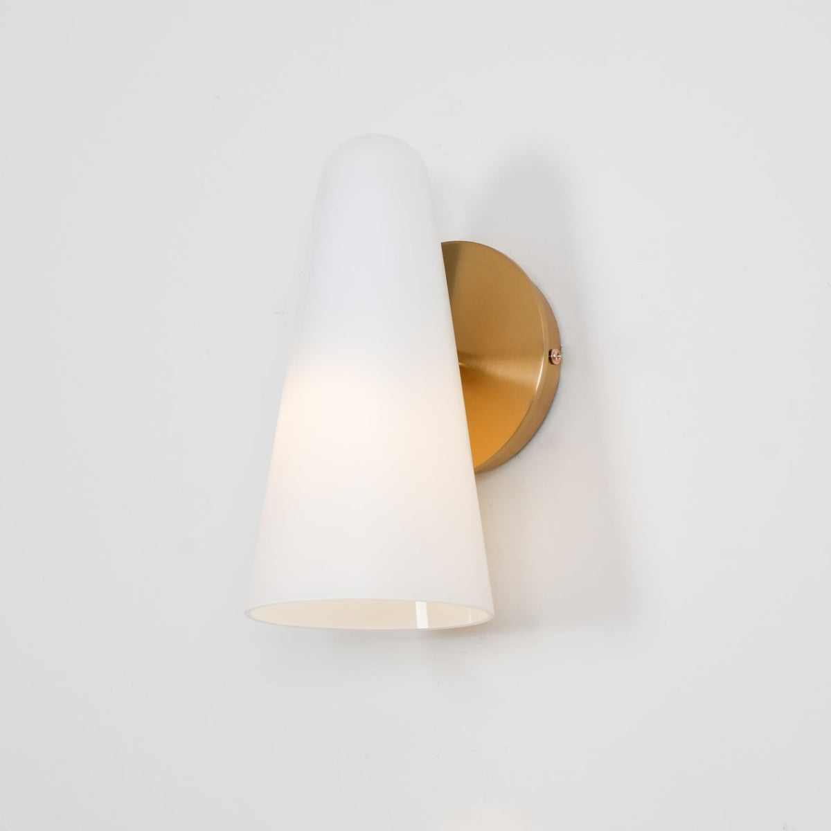 Lioririella konisk glasvägglampa