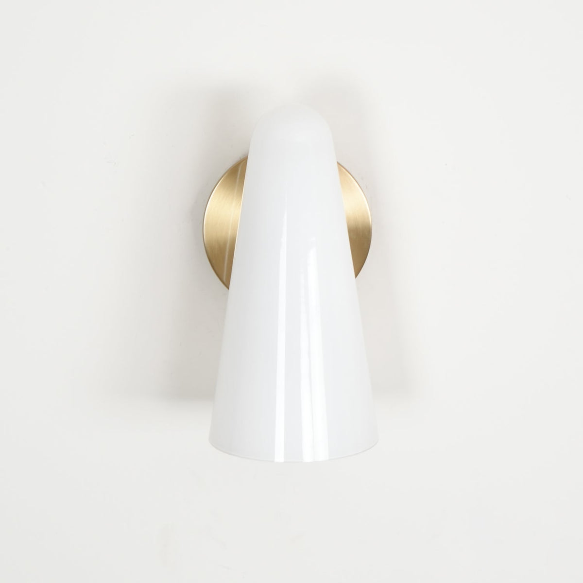Lioririella konisk glasvägglampa