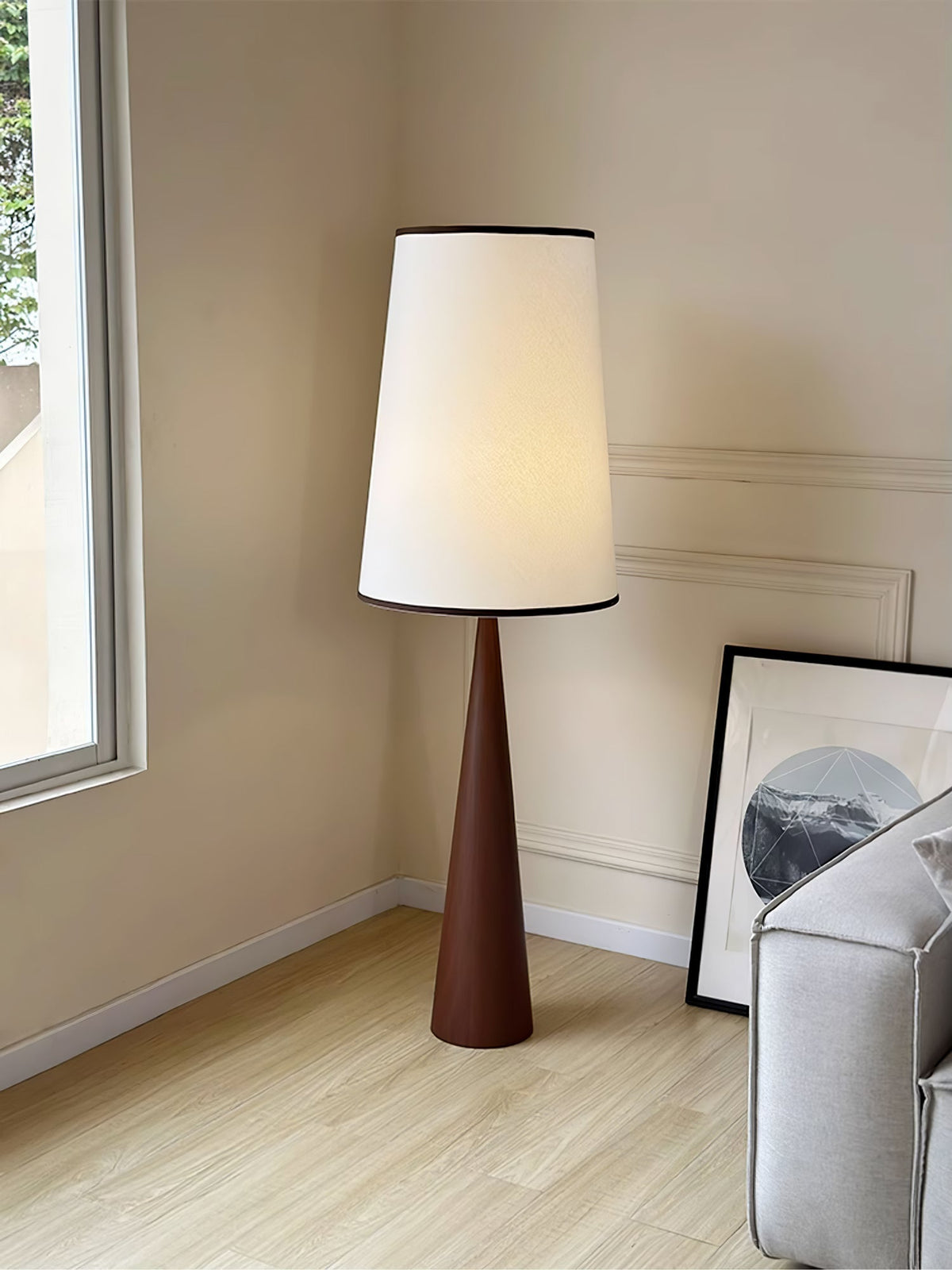 ConeLite minimalistisk konisk gulvlampe i træ