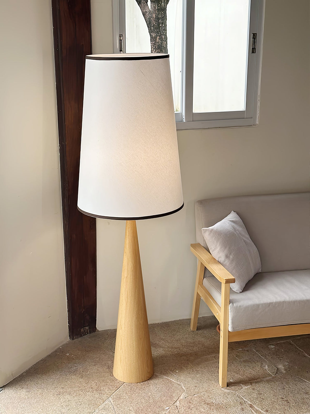 ConeLite minimalistisk konisk gulvlampe i træ