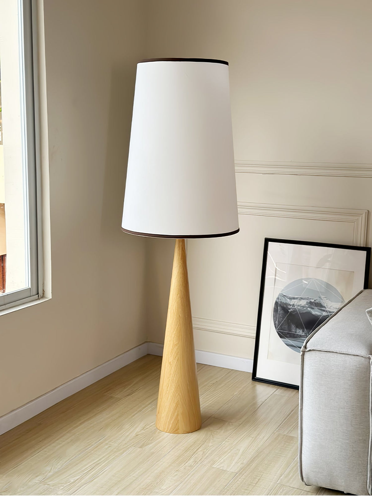 ConeLite minimalistisk konisk gulvlampe i træ