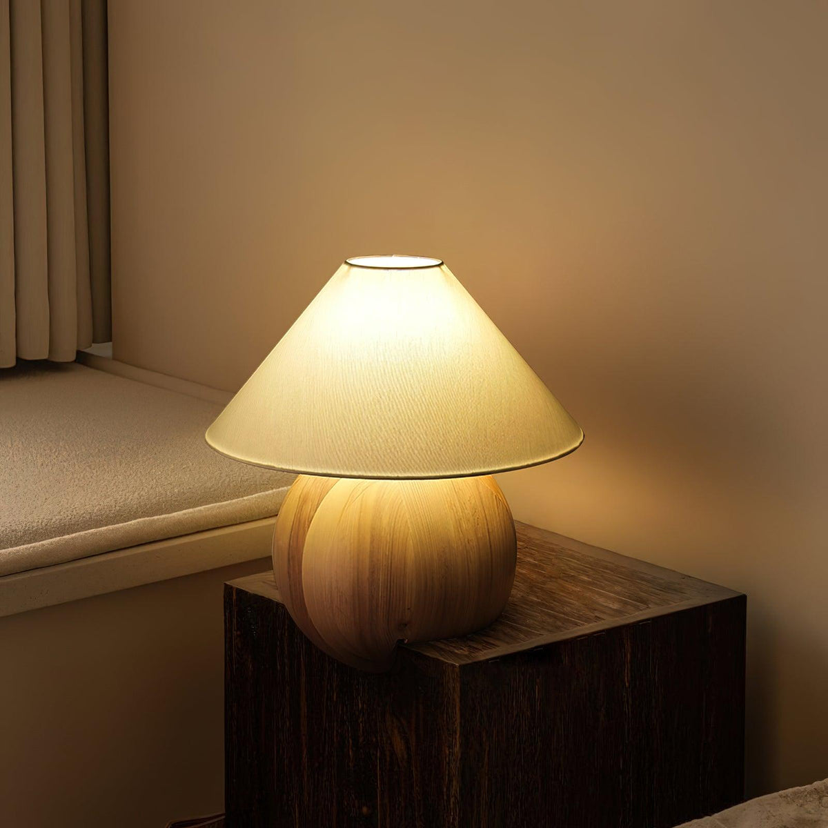 Halise organisk bordslampa i trä