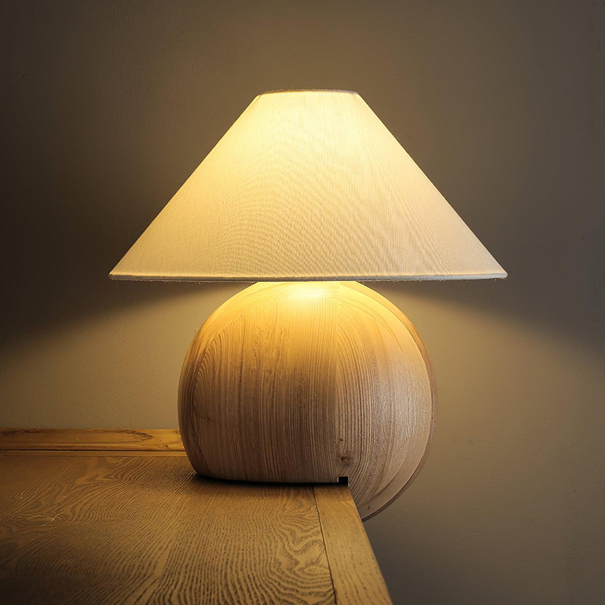 Halise organisk bordslampa i trä