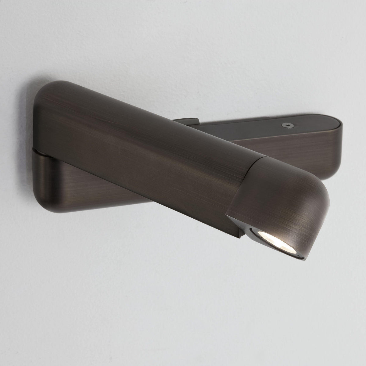 Soreora svartur LED-vegglampi, stillanlegur, með USB