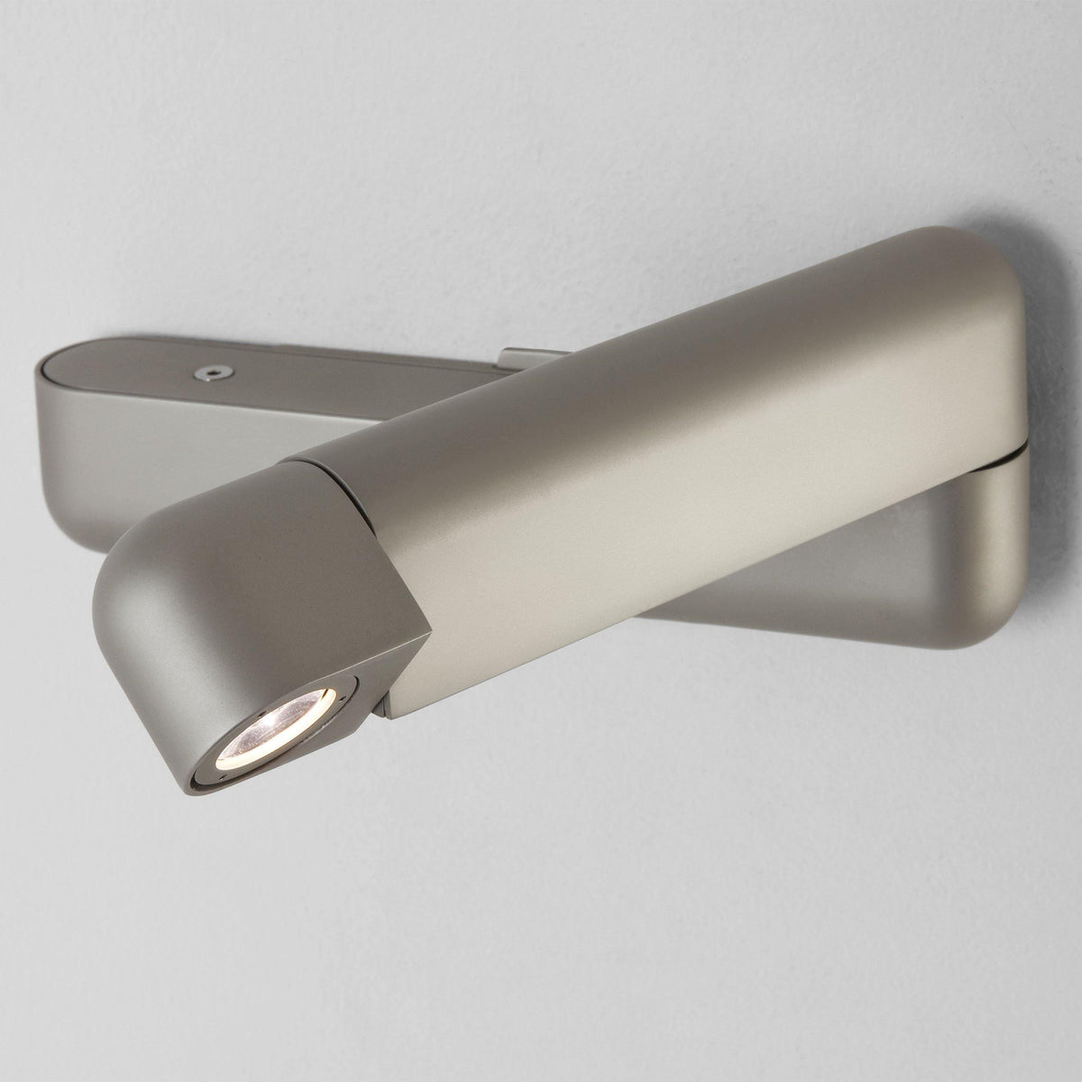 Soreora svartur LED-vegglampi, stillanlegur, með USB