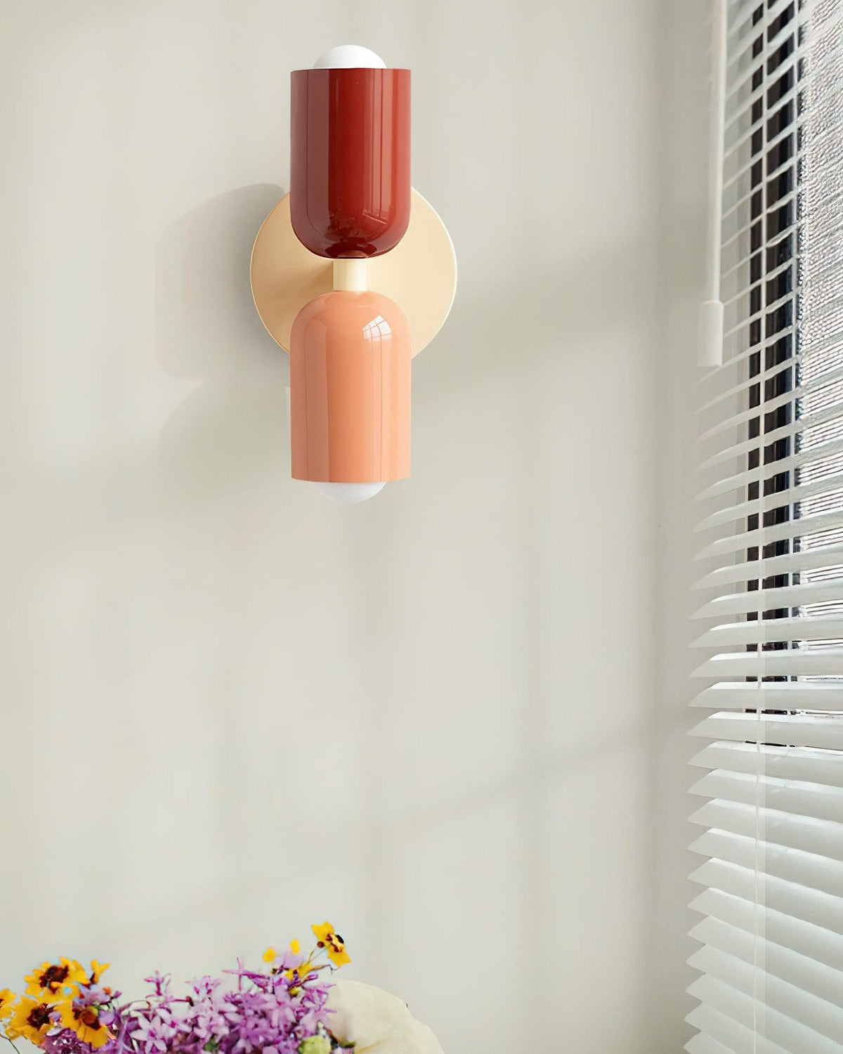 Teriisaine dubbelriktad vägglampa