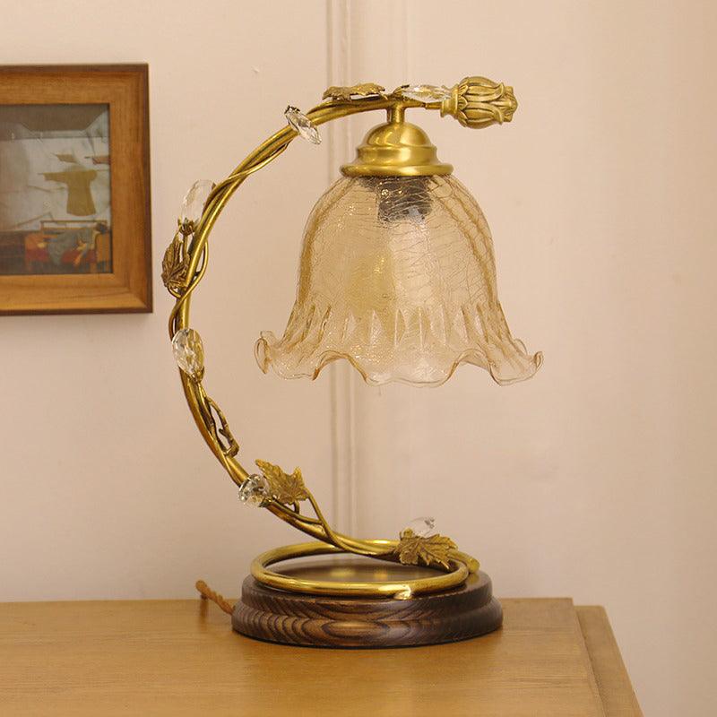 Flarce bordslampa i mässing och trä