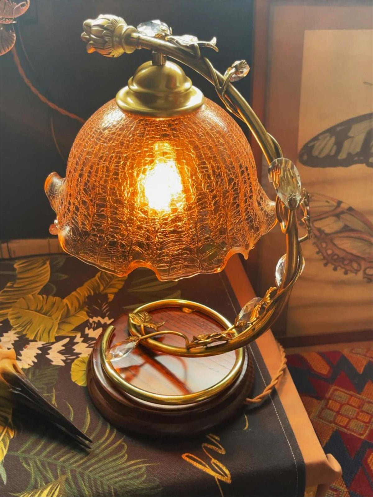 Flarce bordslampa i mässing och trä