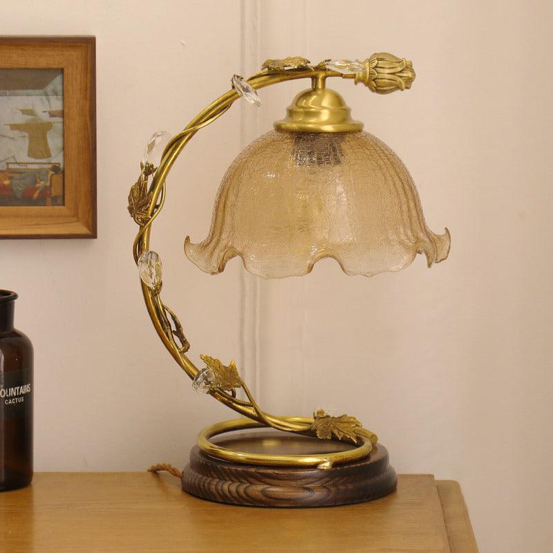 Flarce bordslampa i mässing och trä