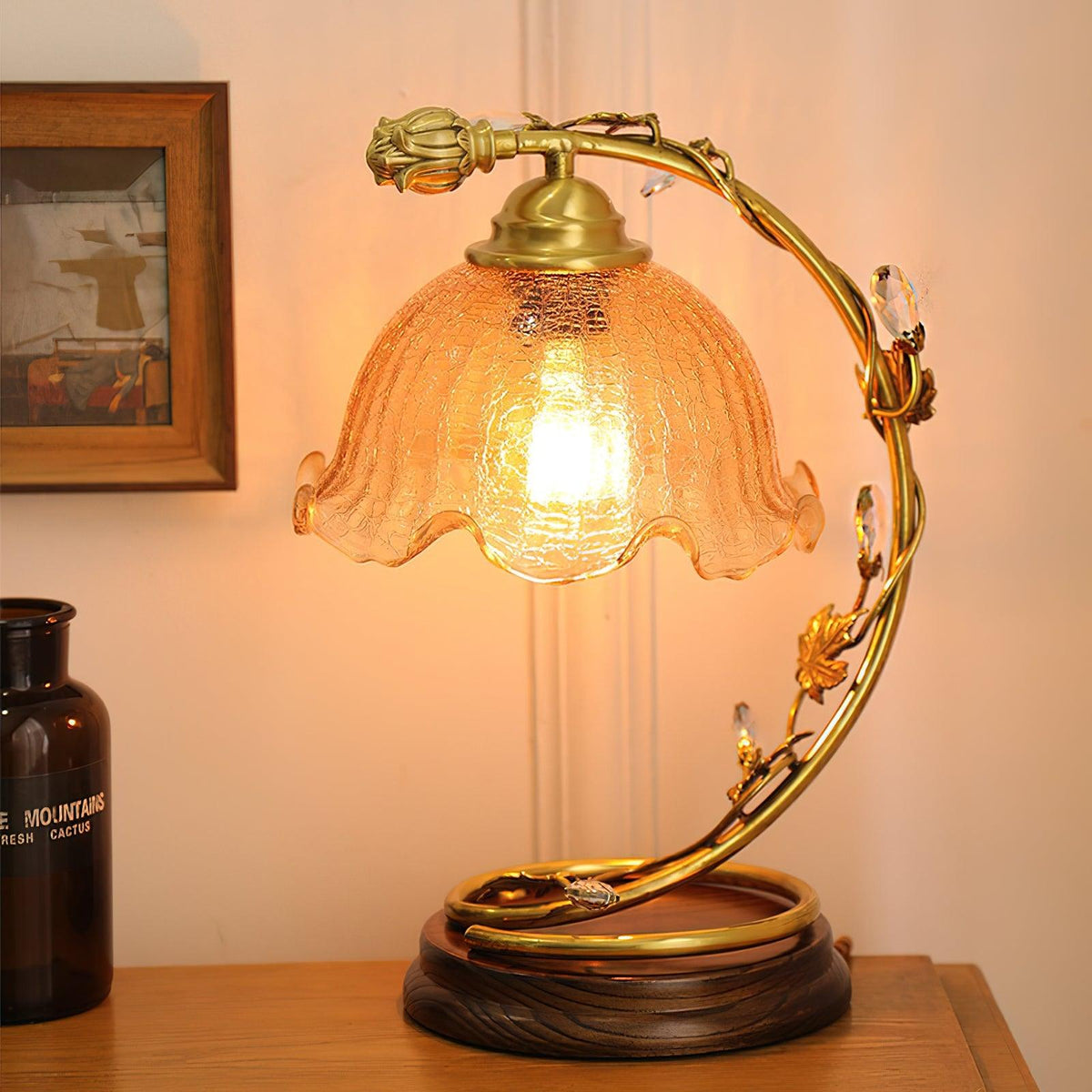 Flarce bordslampa i mässing och trä