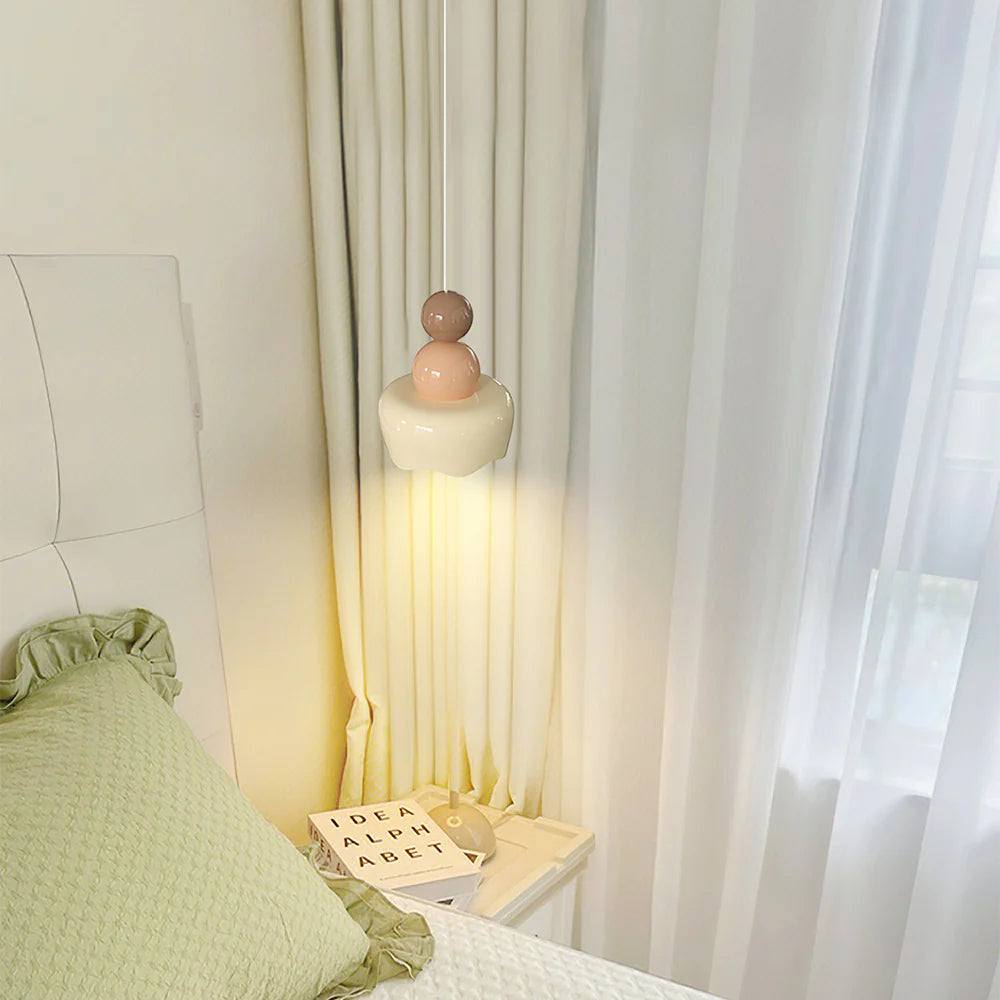 Valentina Sunny Rain -nuken LED-riippuvalaisin, kermanvärinen hartsi, makuuhuoneeseen