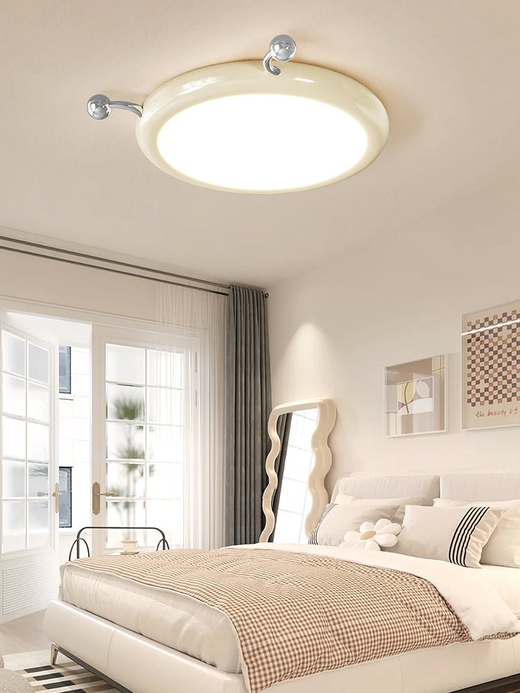 Casolila elegant konstnärlig taklampa i krämfärg