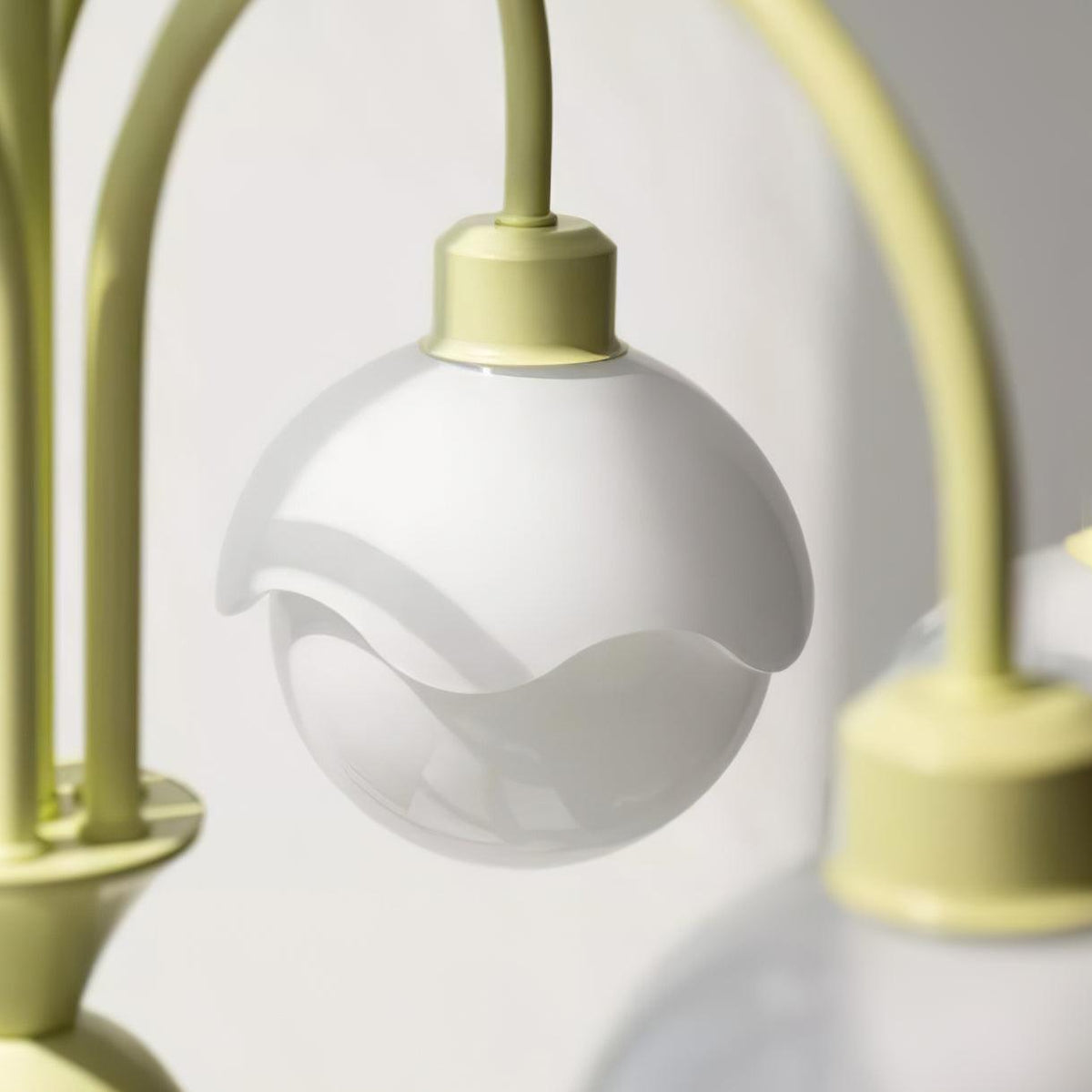 Candeeiro de teto Sorivora com braço verde matcha de lichia cremosa