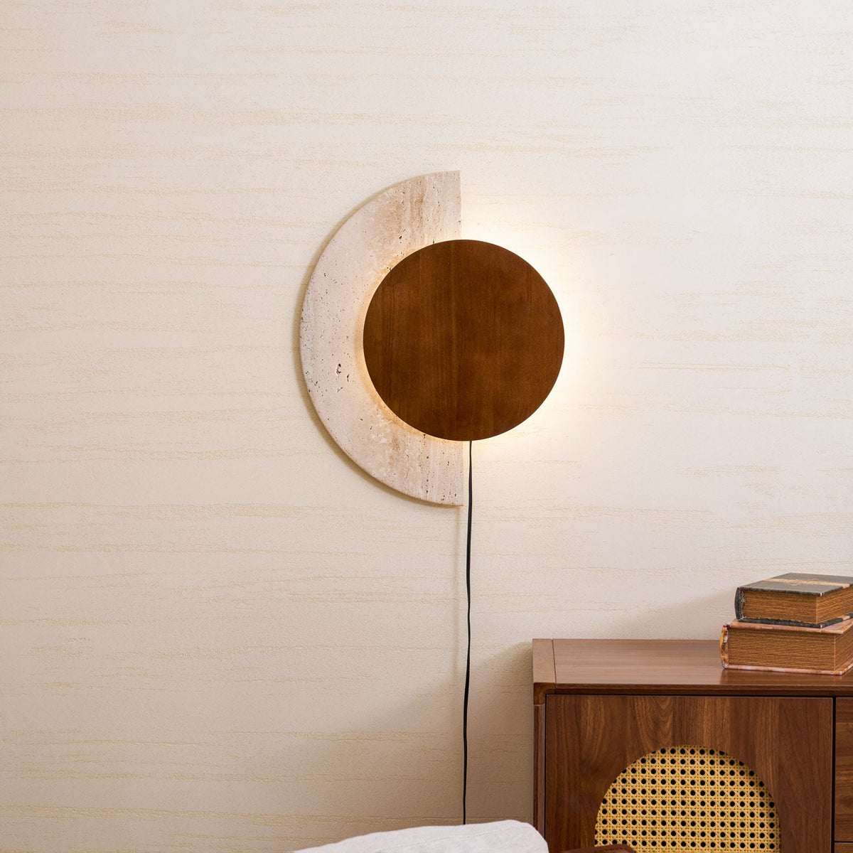 Crescent Halo plug-in-vägglampa