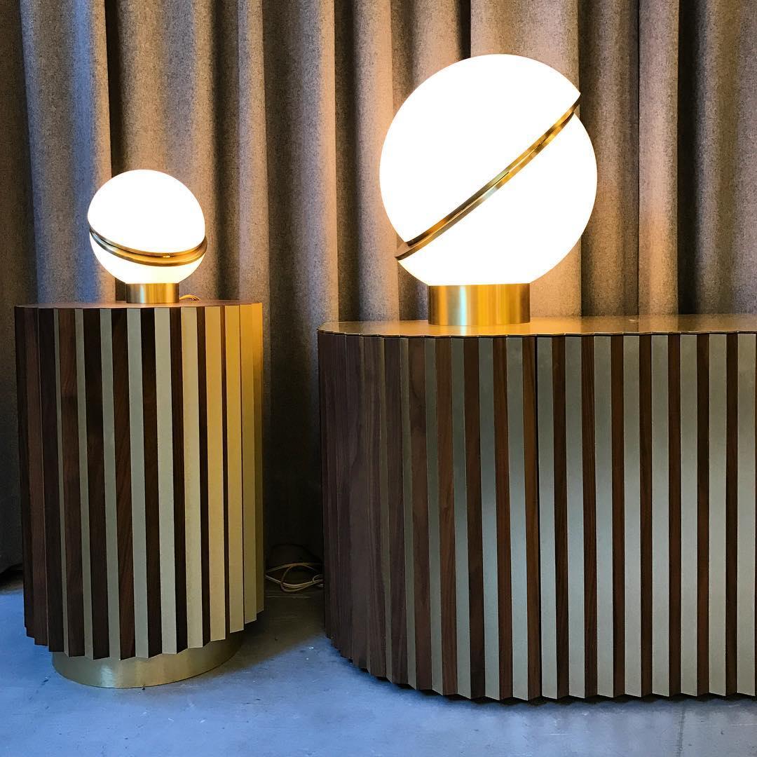 Candeeiro de mesa futurista Solaria