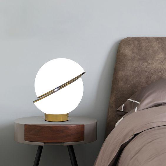 Candeeiro de mesa futurista Solaria