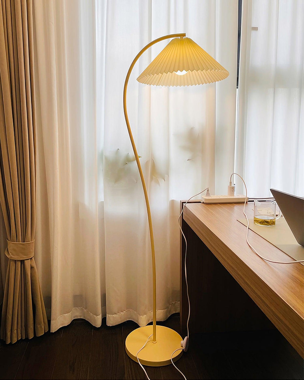 Fyrel minimalistisk gulvlampe i stof