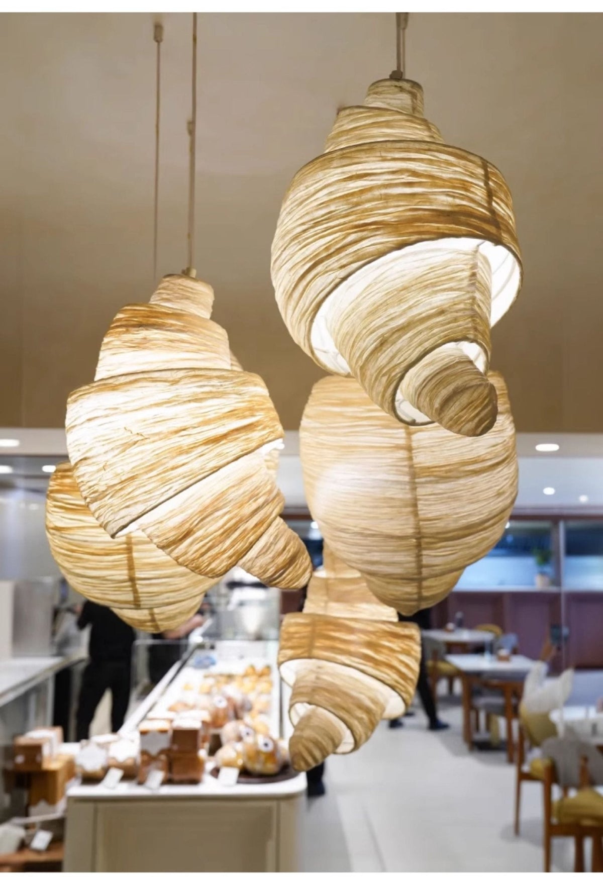 Croissant-upphengiljós úr textíl