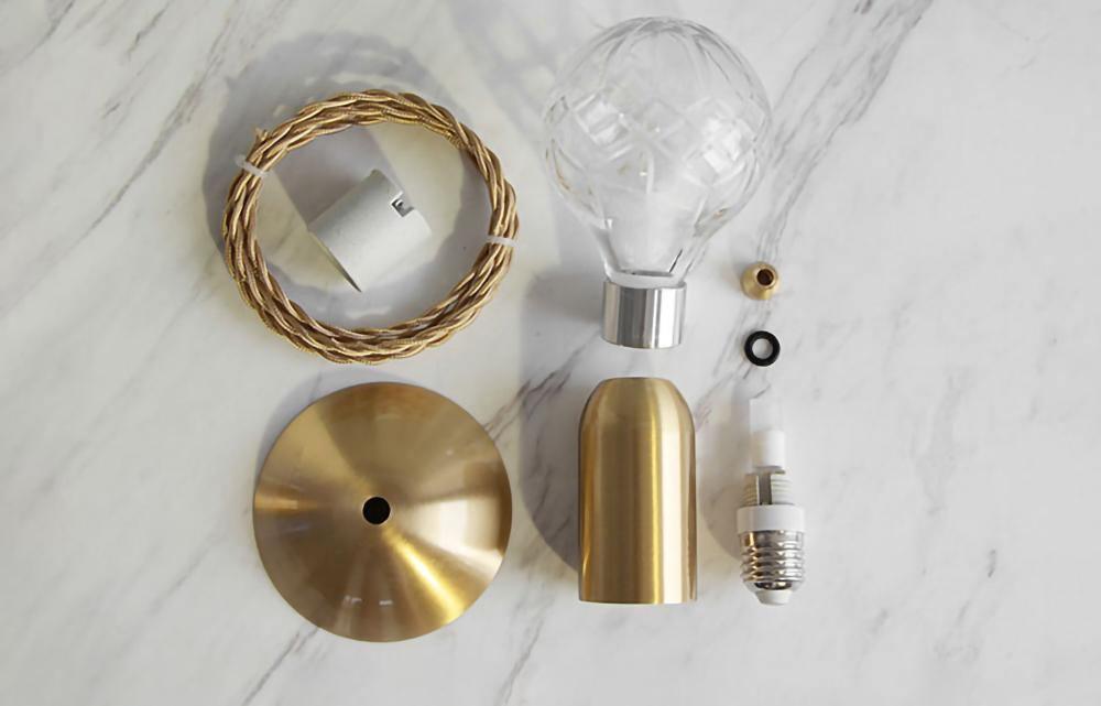 Lyrician industriel bordlampe i messing og glas