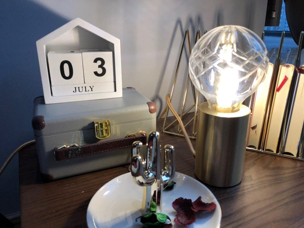 Lyrician industriel bordlampe i messing og glas